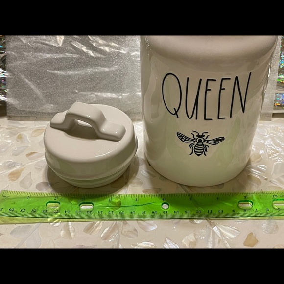 NWOT Rae Dunn “Queen 🐝” Magenta Ceramic Canister - Picture 3 of 6